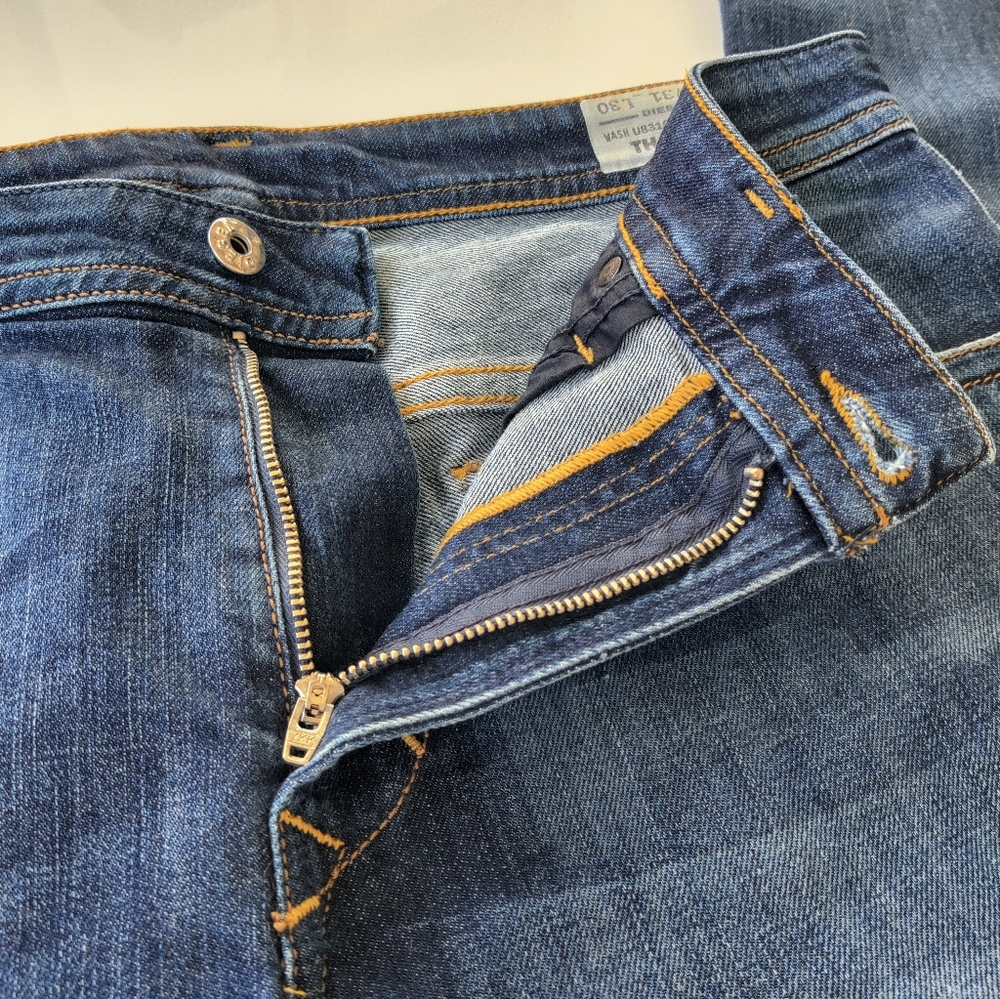 *Damaged* Diesel Thavar Jeans - Picture 11 of 13